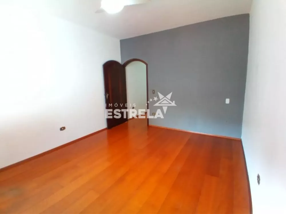 Casa à venda com 4 quartos, 240m² - Foto 4