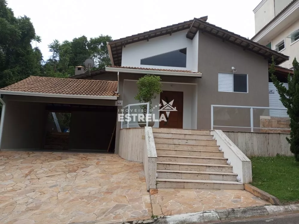 Casa à venda com 3 quartos, 213m² - Foto 1