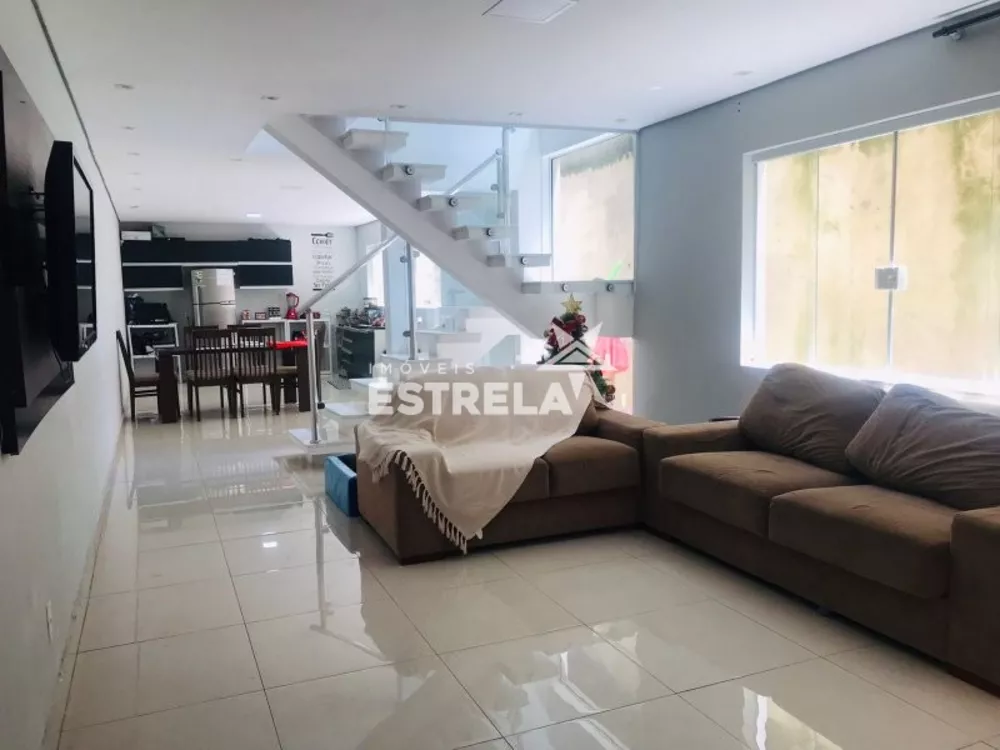 Casa à venda com 4 quartos, 300m² - Foto 1