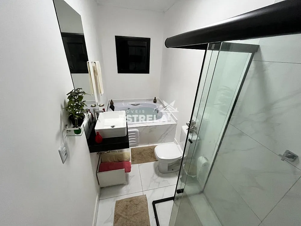 Casa, 3 quartos, 242 m² - Foto 4