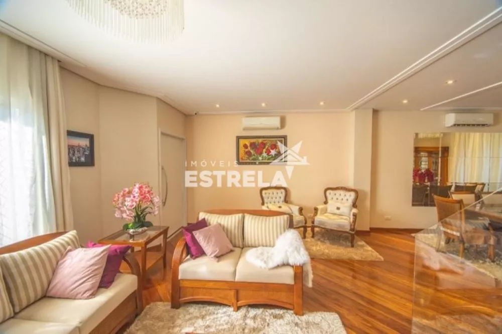 Casa à venda com 3 quartos, 250m² - Foto 1