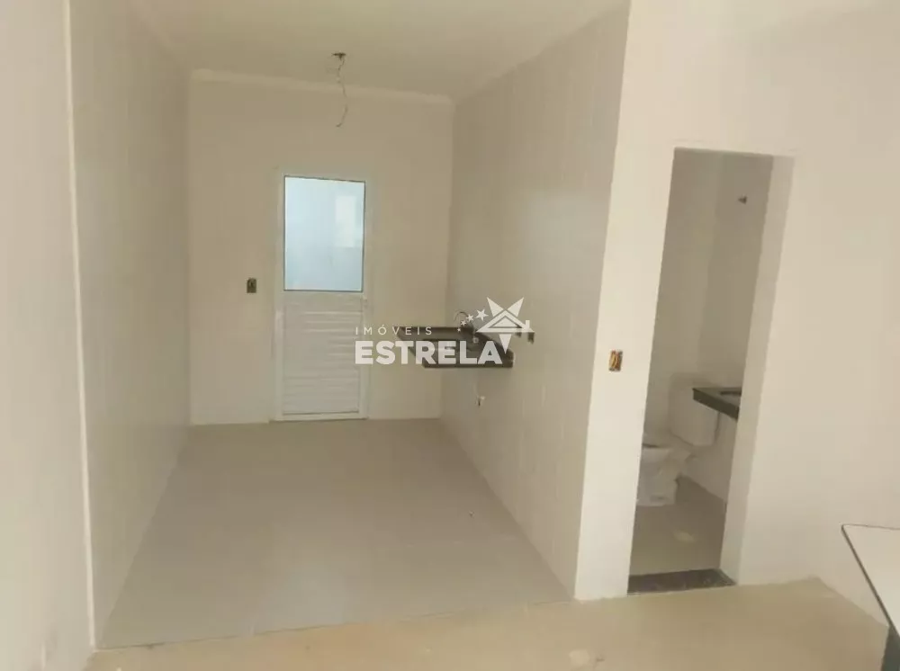 Casa à venda com 2 quartos, 50m² - Foto 4