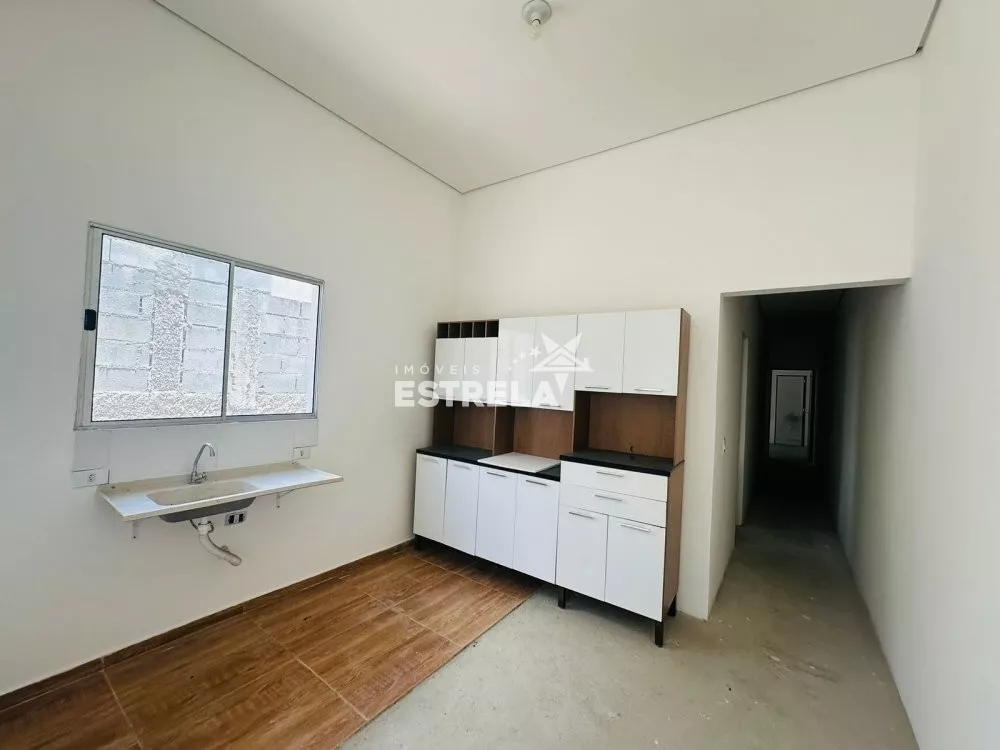 Casa à venda com 3 quartos, 43m² - Foto 1