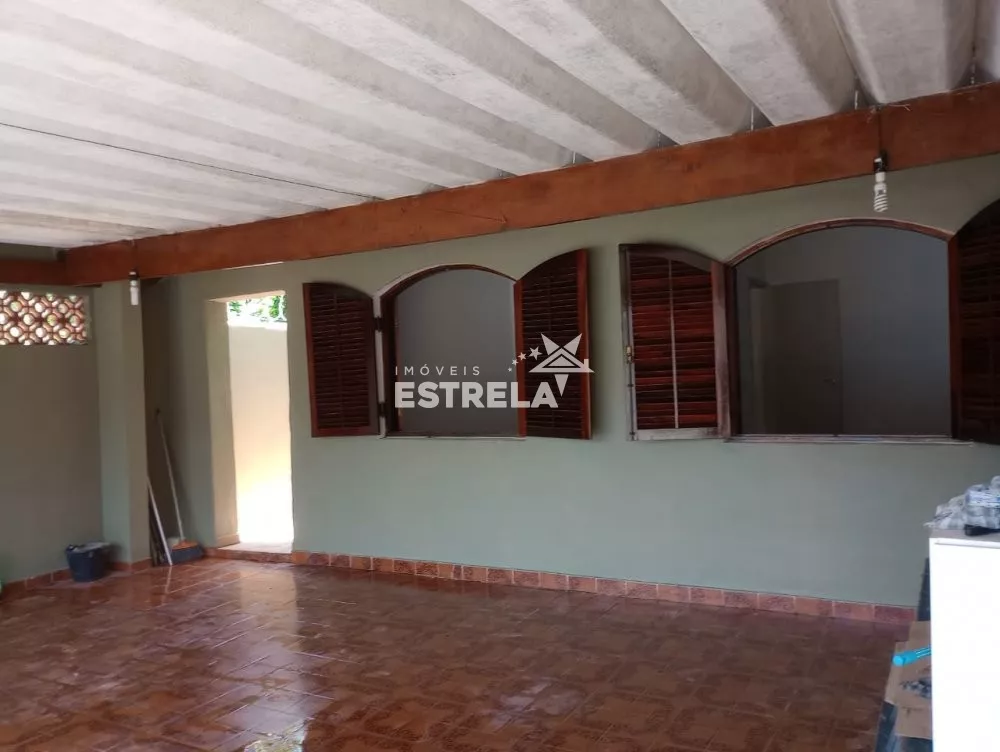 Casa à venda com 3 quartos, 124m² - Foto 1