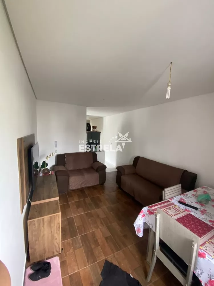 Casa à venda com 2 quartos, 50m² - Foto 2