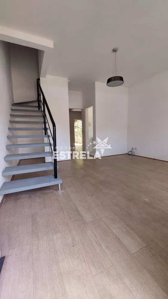 Sobrado para alugar com 3 quartos, 84m² - Foto 1