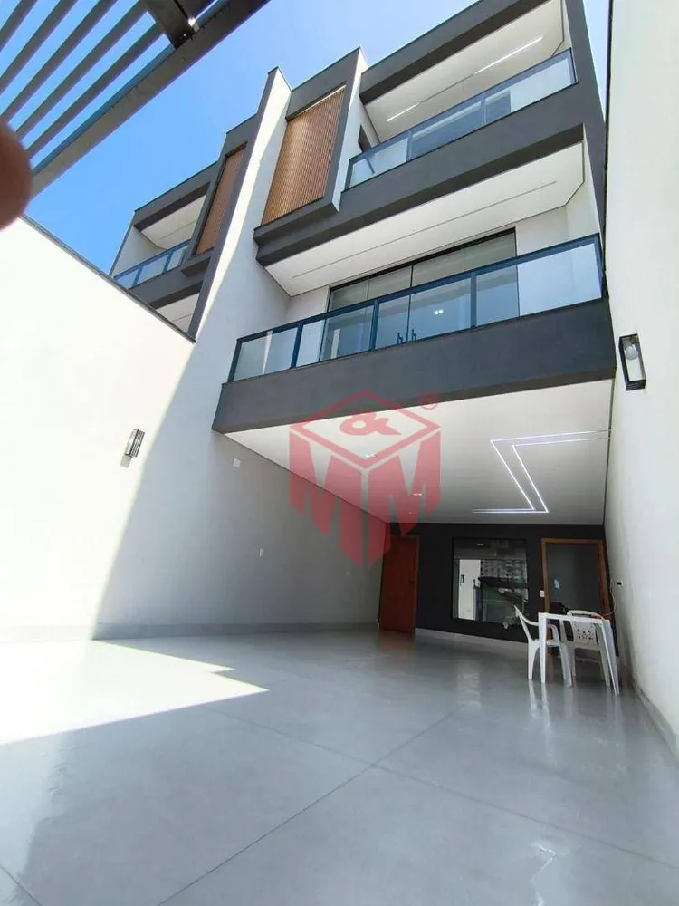 Sobrado, 3 quartos, 200 m² - Foto 1
