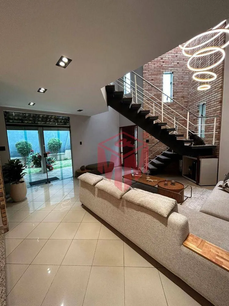 Sobrado, 3 quartos, 295 m² - Foto 1