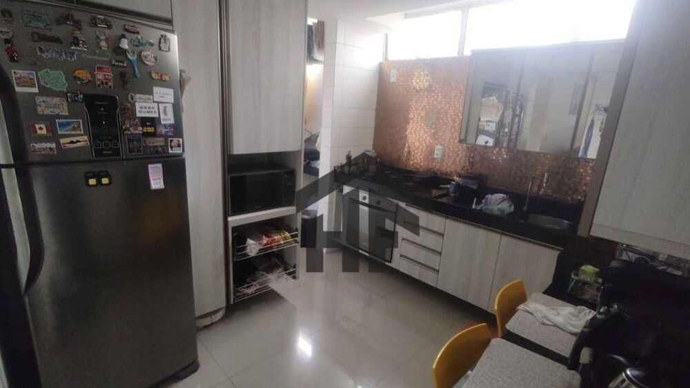 Apartamento à venda com 2 quartos, 70m² - Foto 3
