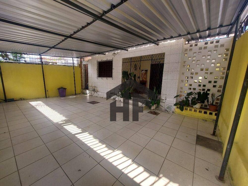 Casa à venda com 4 quartos, 184m² - Foto 1