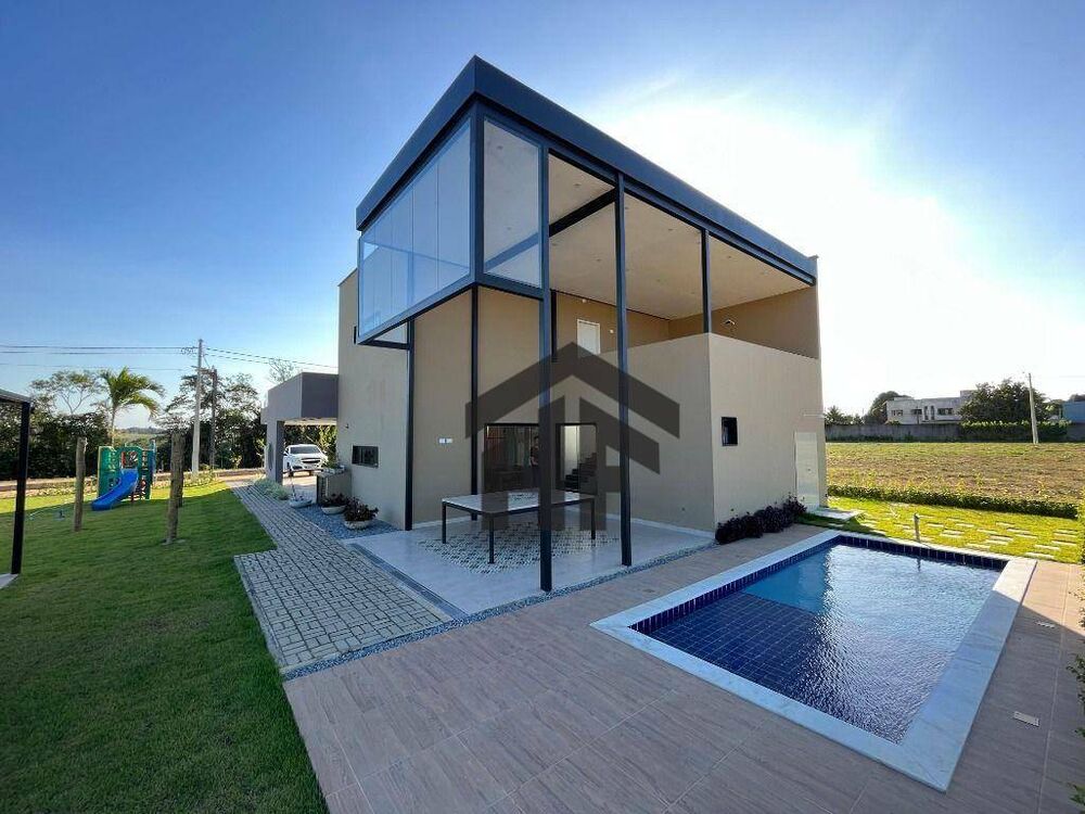 Casa à venda com 4 quartos, 265m² - Foto 1