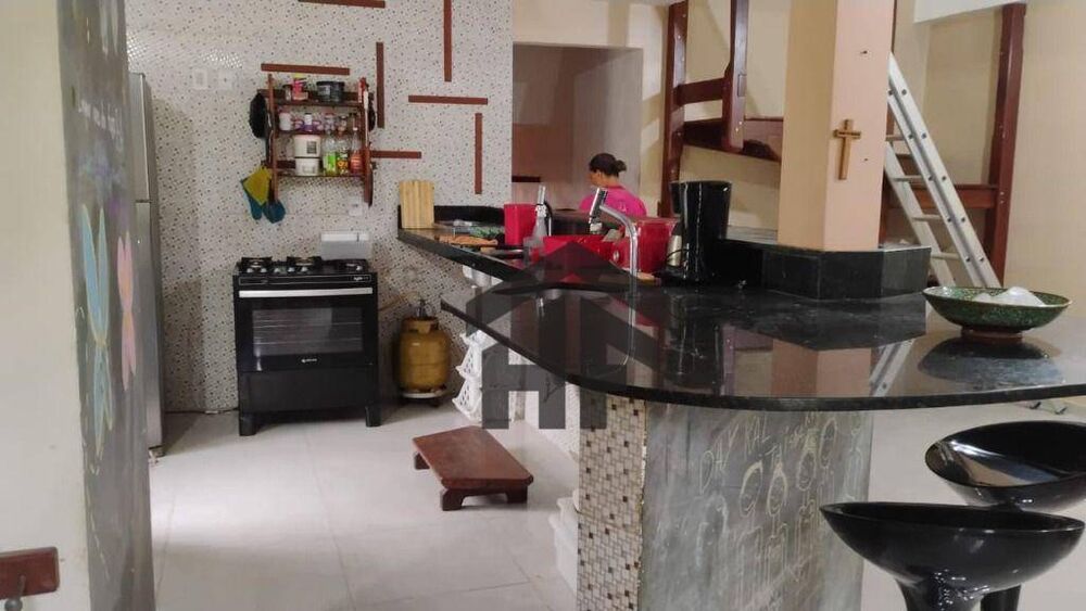 Chácara à venda e aluguel com 6 quartos, 300m² - Foto 1
