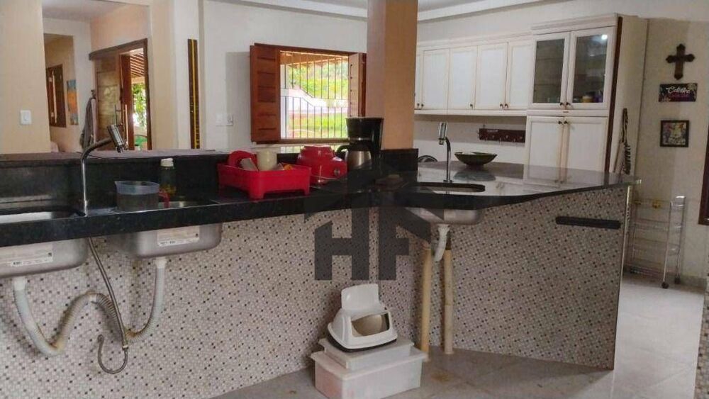 Chácara à venda e aluguel com 6 quartos, 300m² - Foto 13