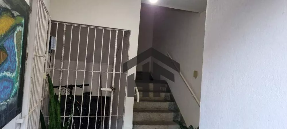 Apartamento à venda com 3 quartos, 65m² - Foto 2