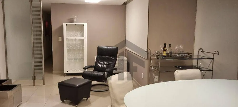 Apartamento, 3 quartos, 211 m² - Foto 2