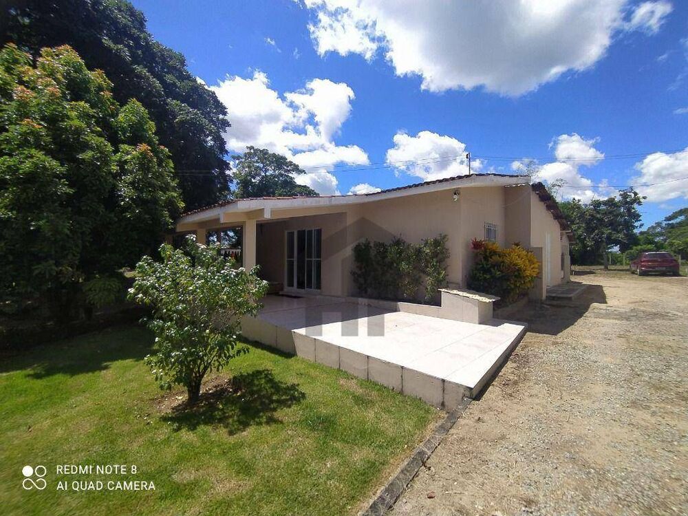 Casa à venda com 3 quartos, 210m² - Foto 1