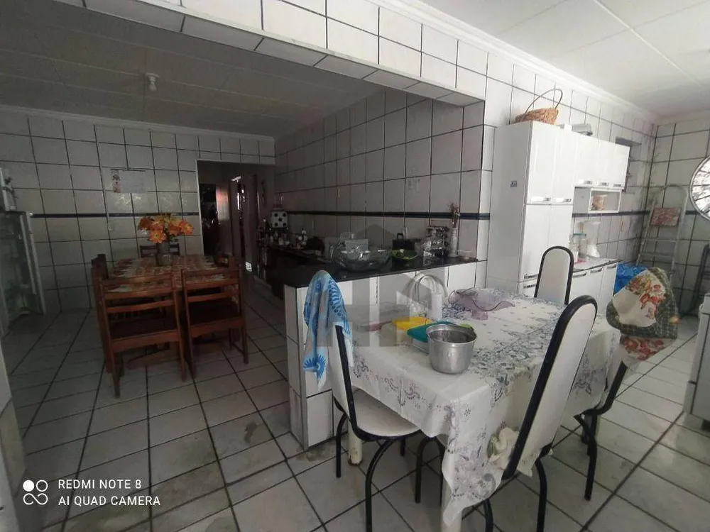Casa, 4 quartos, 207 m² - Foto 2