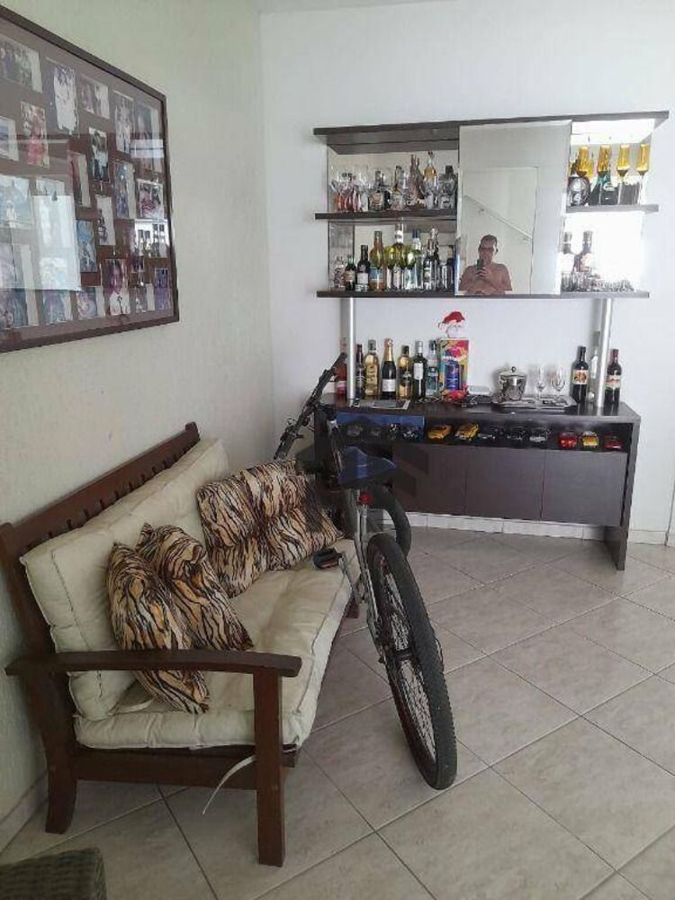 Casa, 3 quartos, 221 m² - Foto 1