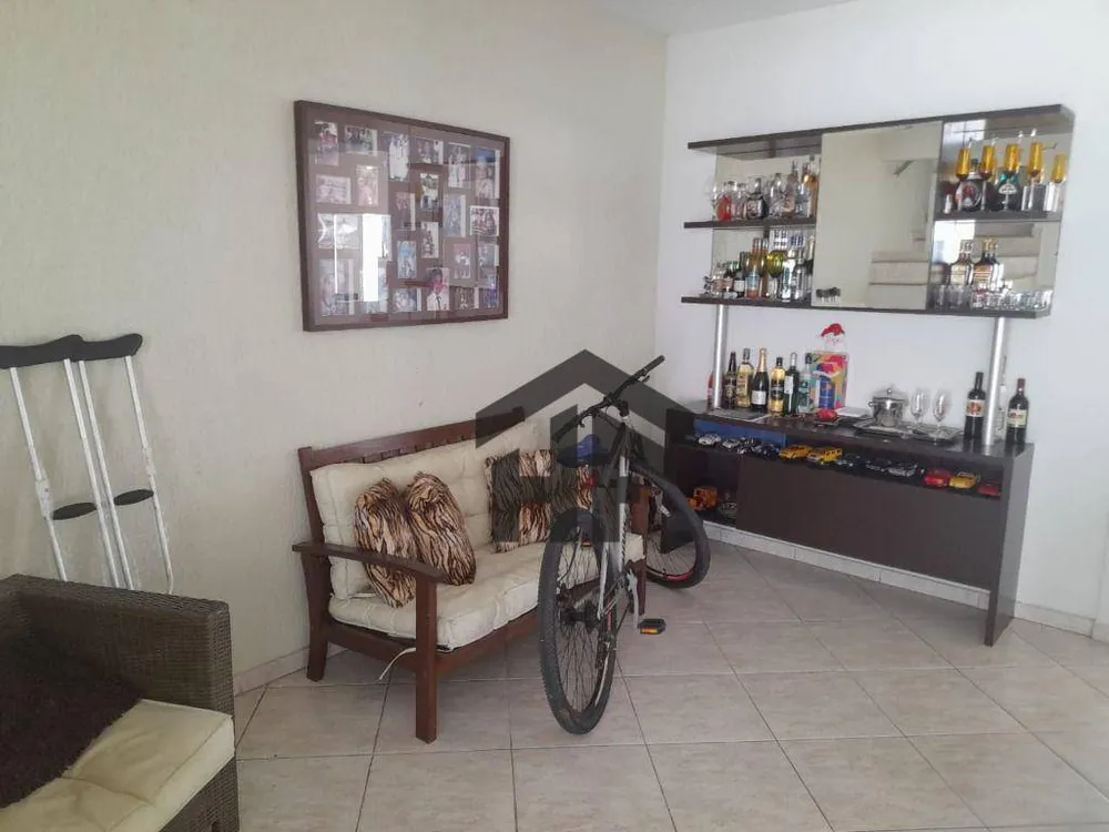 Casa, 3 quartos, 221 m² - Foto 2