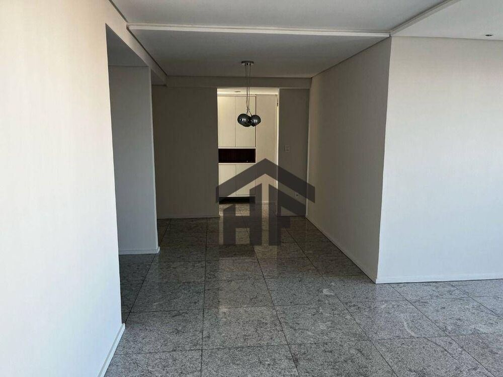 Apartamento à venda com 3 quartos, 130m² - Foto 2