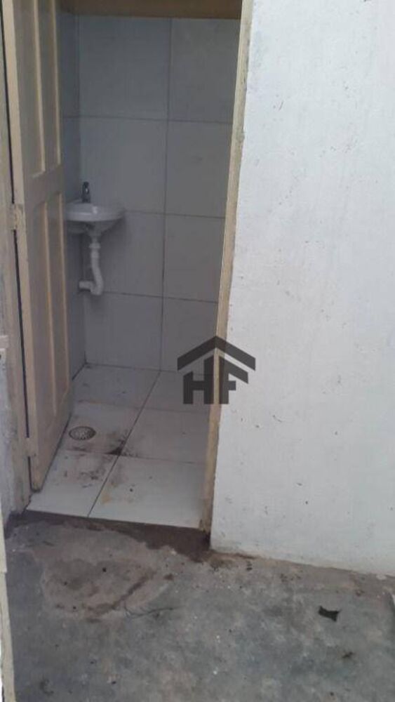 Casa à venda e aluguel com 6 quartos, 200m² - Foto 3