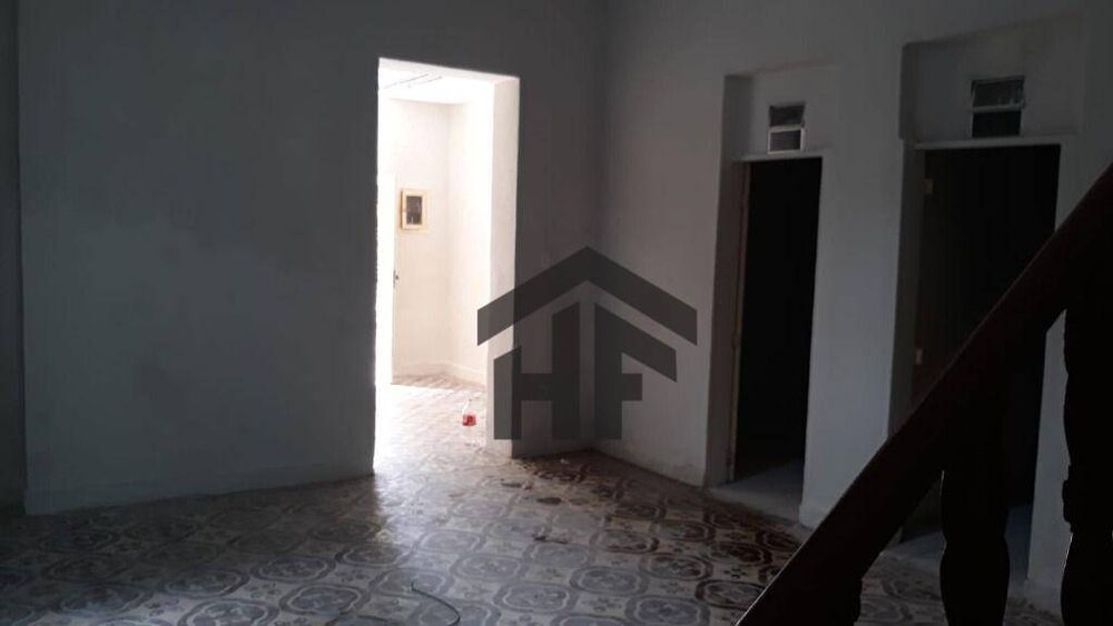 Casa à venda e aluguel com 6 quartos, 200m² - Foto 4