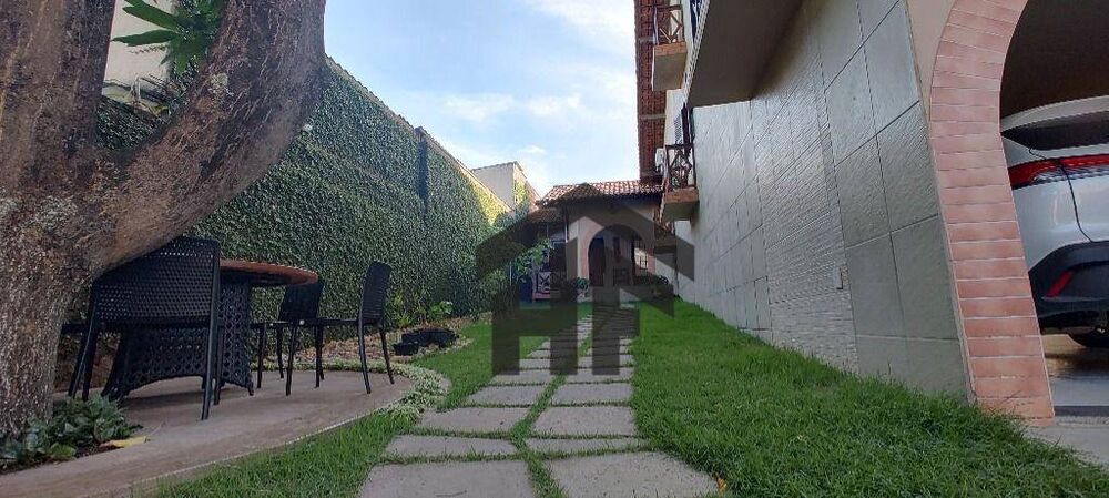 Casa à venda com 4 quartos, 246m² - Foto 4