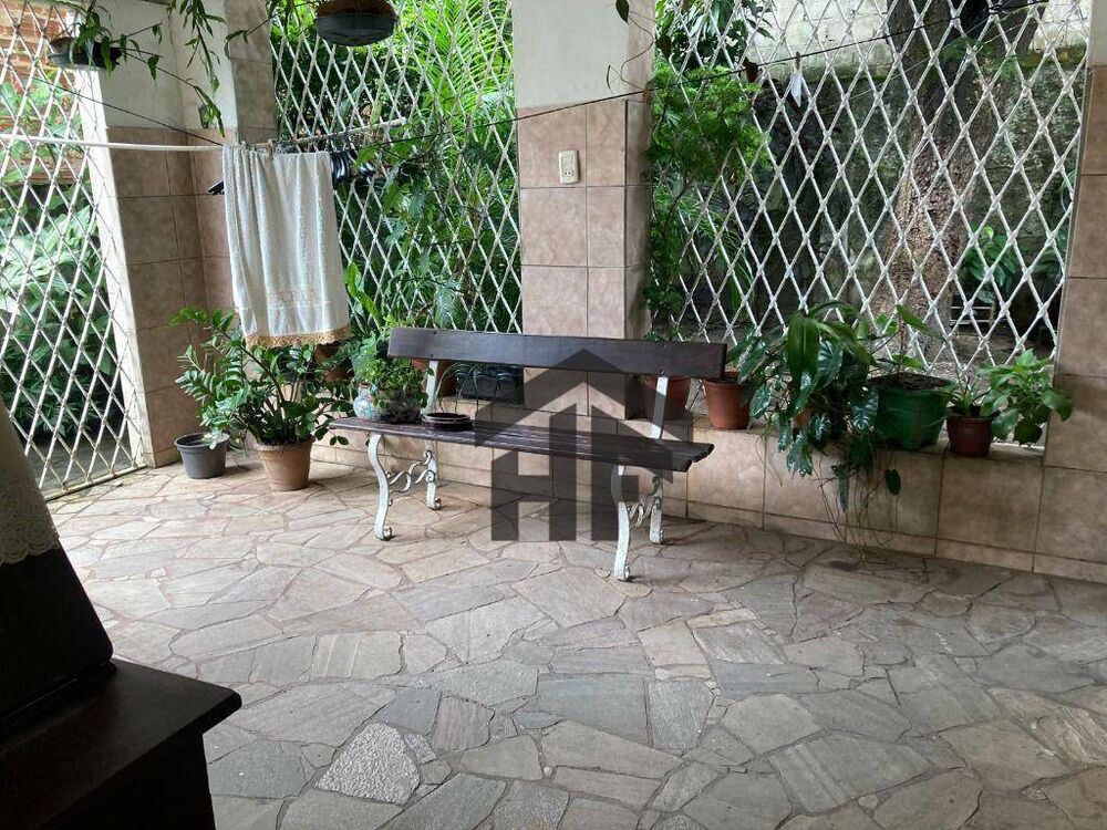Casa à venda com 6 quartos, 150m² - Foto 11