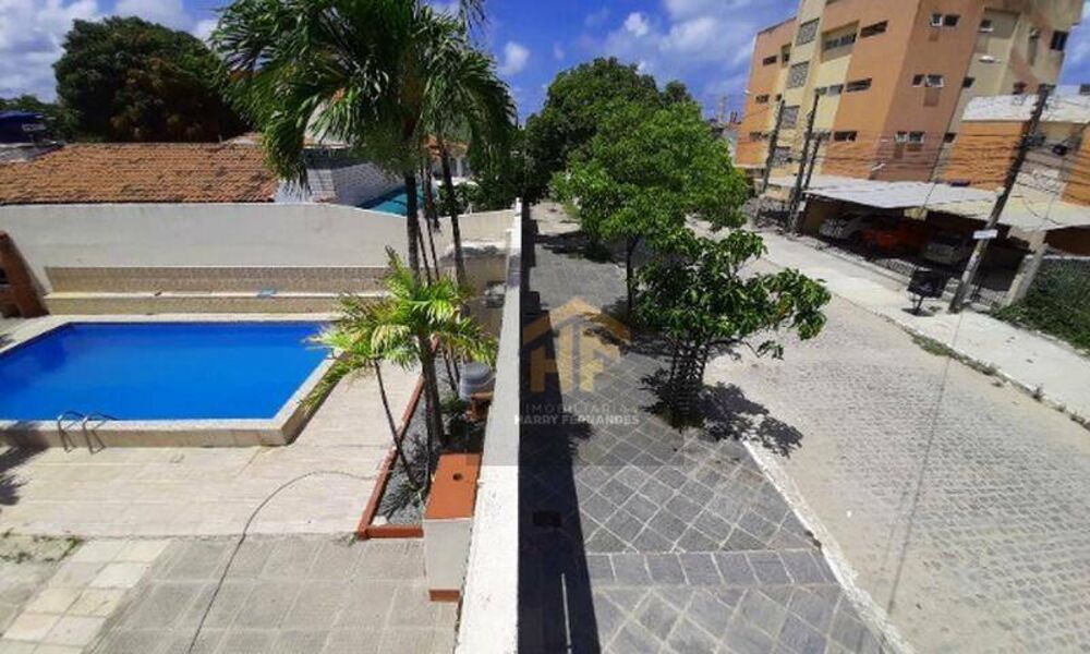 Casa à venda com 8 quartos, 300m² - Foto 4