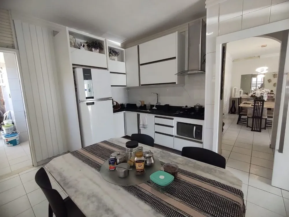 Casa, 4 quartos, 240 m² - Foto 13