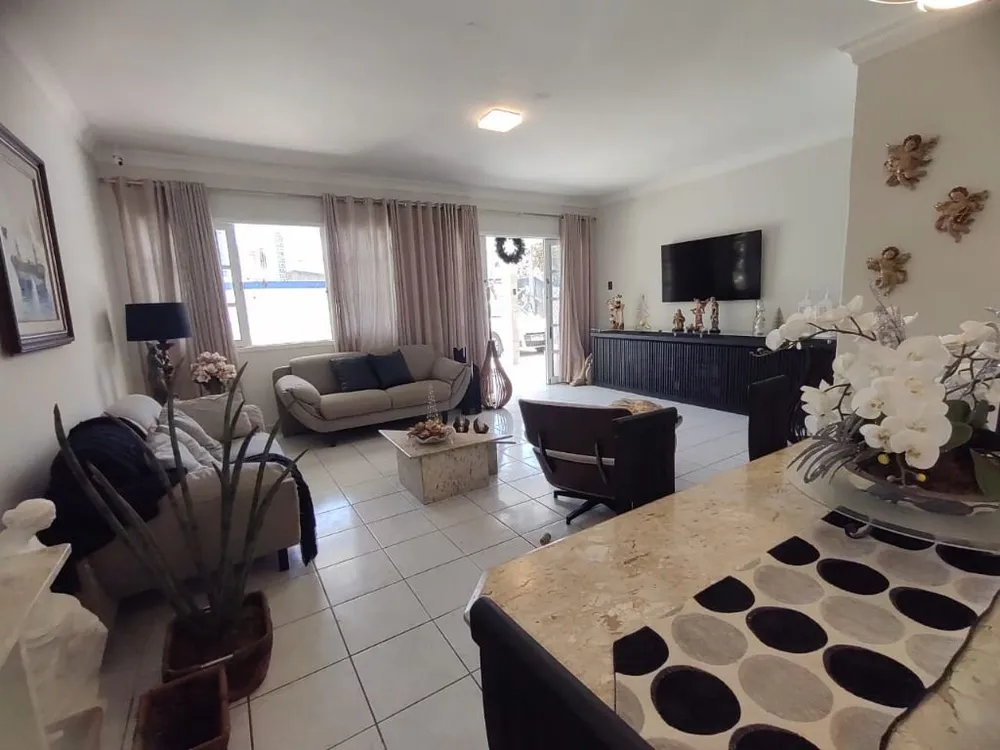 Casa, 4 quartos, 240 m² - Foto 8