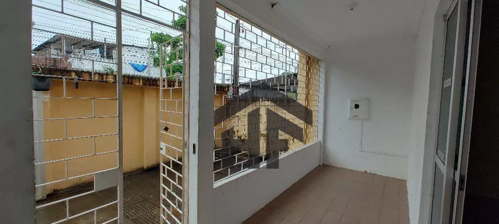 Casa para alugar com 5 quartos, 200m² - Foto 3