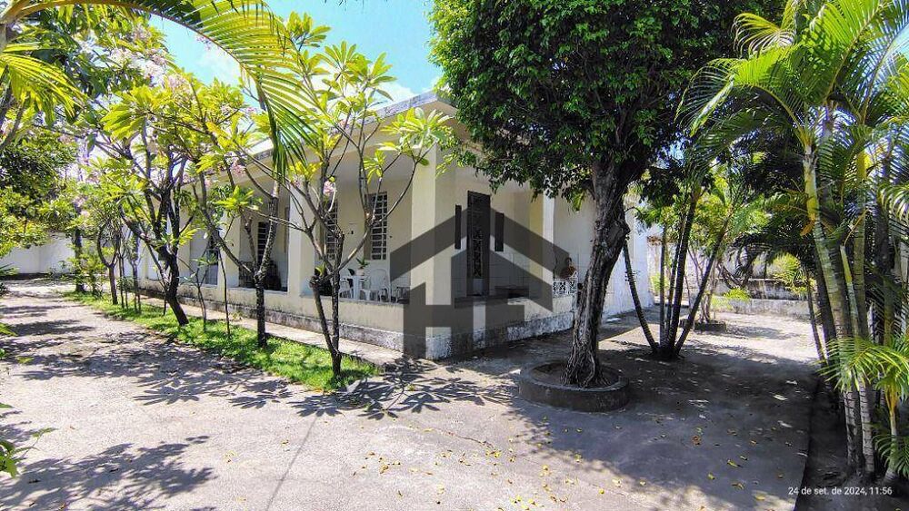 Casa à venda com 7 quartos, 245m² - Foto 1