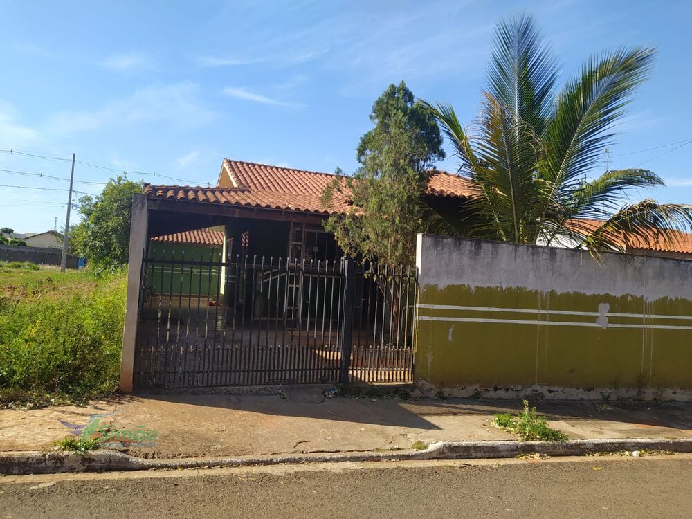 Casa à venda com 2 quartos, 140m² - Foto 1