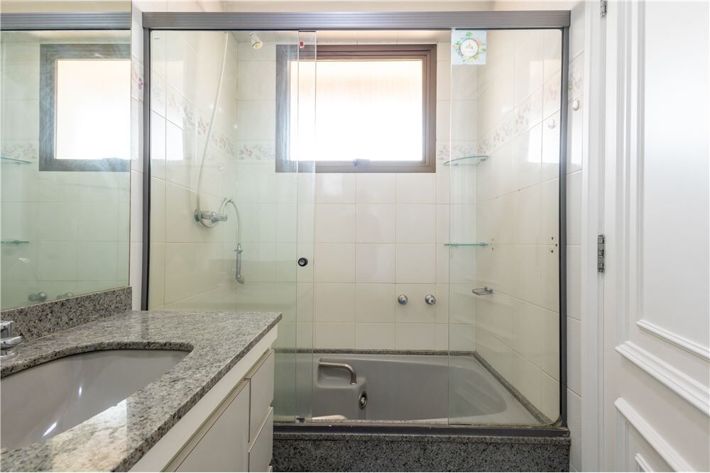 Apartamento, 5 quartos, 242 m² - Foto 2