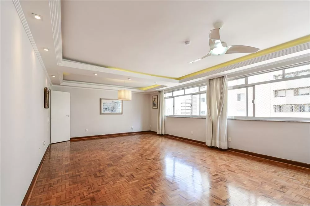 Apartamento à venda com 3 quartos, 158m² - Foto 1