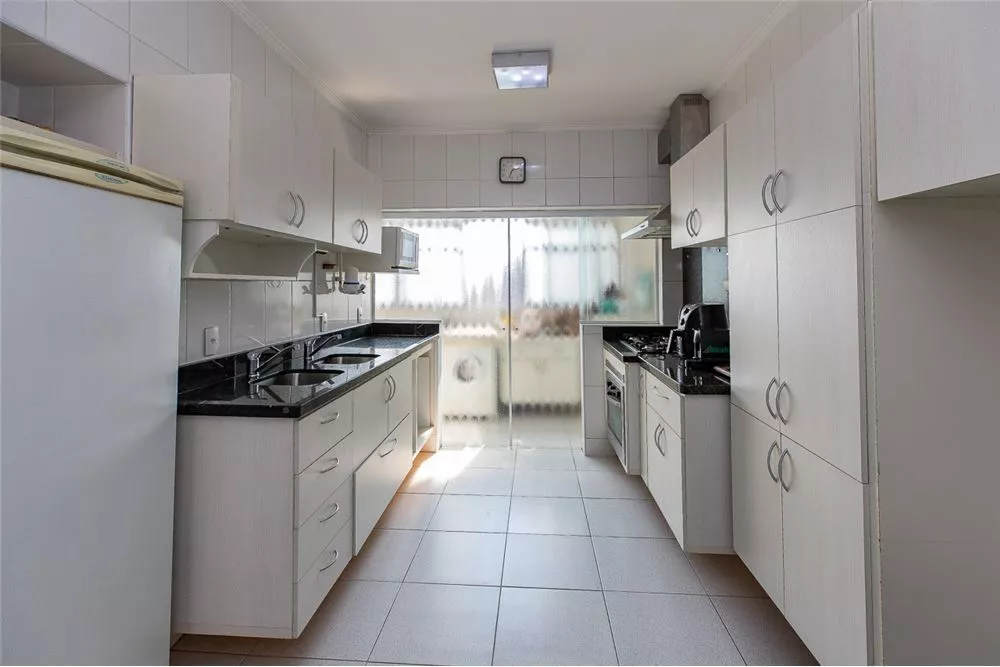 Apartamento à venda com 3 quartos, 138m² - Foto 2