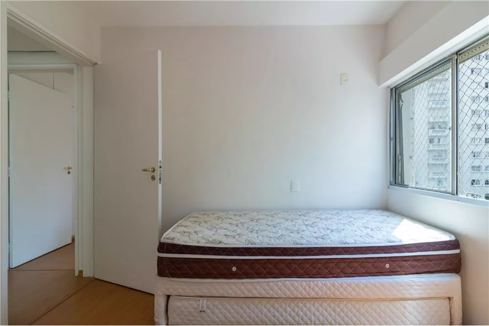 Apartamento à venda com 2 quartos, 70m² - Foto 3