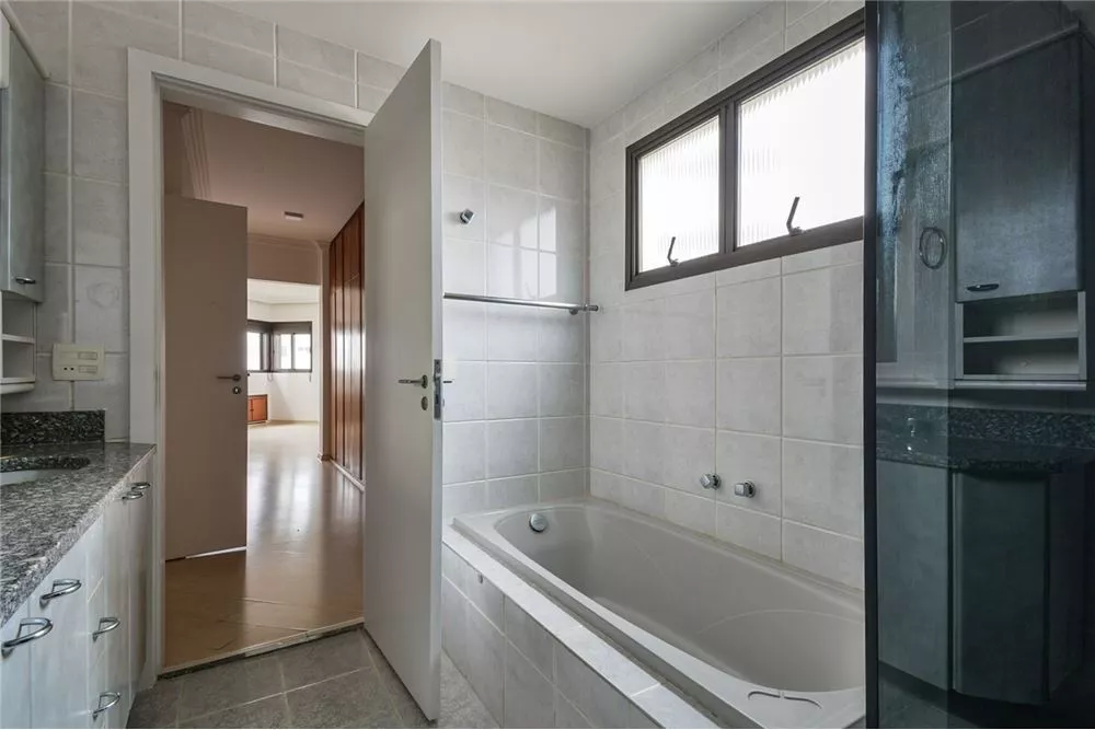 Apartamento à venda com 3 quartos, 178m² - Foto 3