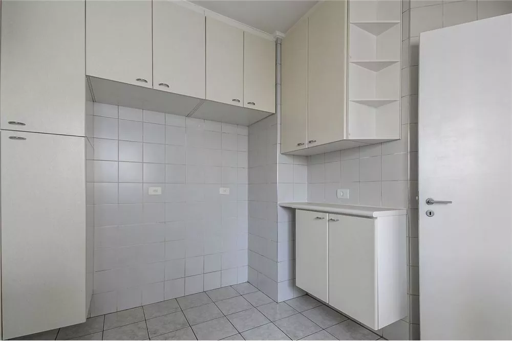 Apartamento à venda com 3 quartos, 178m² - Foto 2