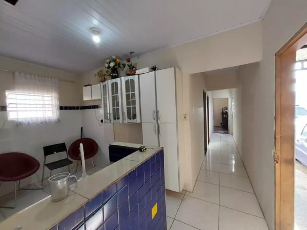 Casa à venda com 2 quartos, 70m² - Foto 1