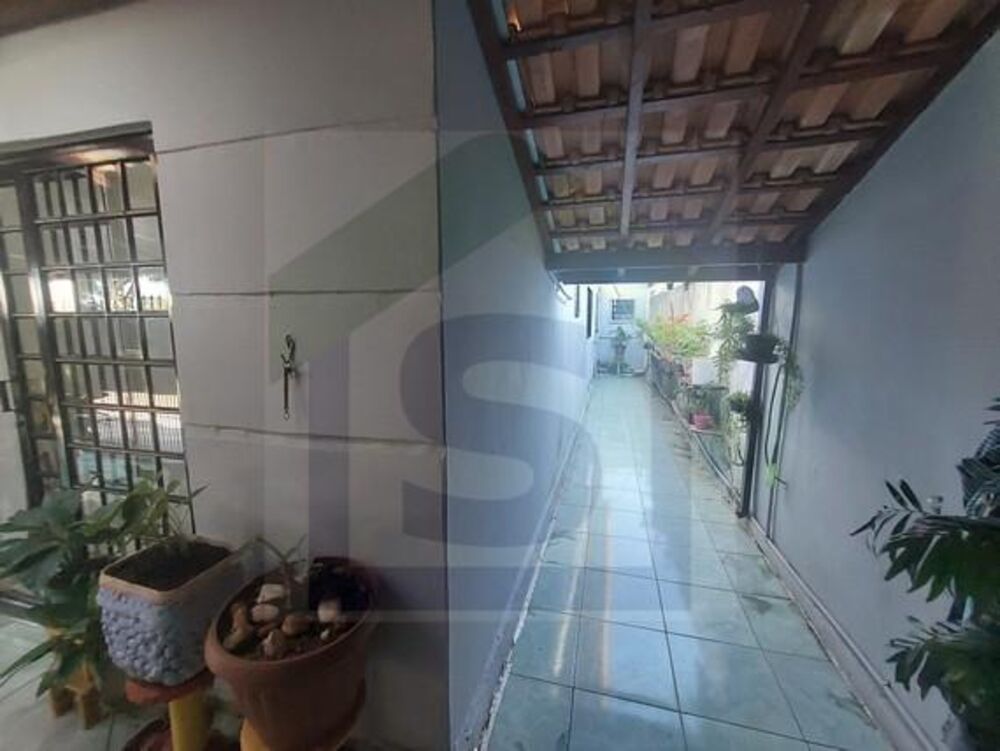 Casa à venda com 2 quartos, 110m² - Foto 1
