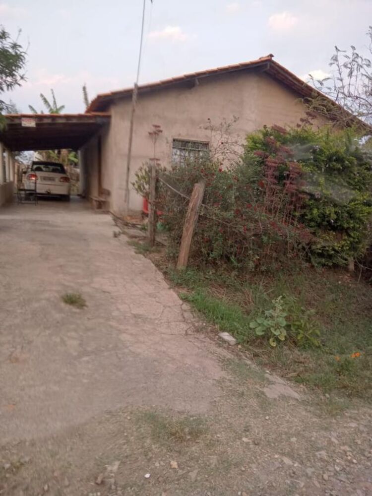 Chácara à venda com 2 quartos, 1037m² - Foto 1
