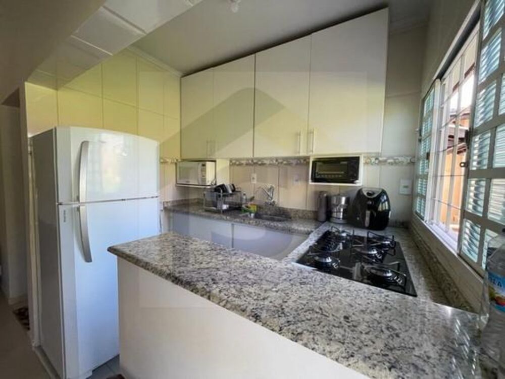Casa à venda com 3 quartos, 225m² - Foto 5
