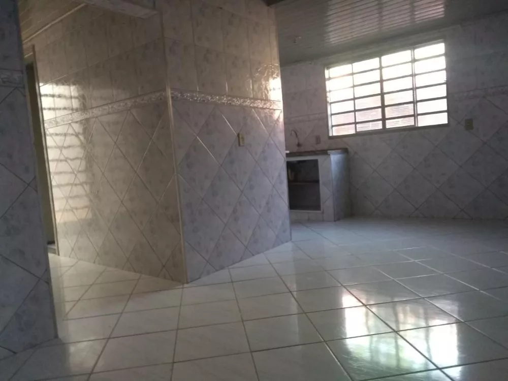 Casa para alugar com 4 quartos, 254m² - Foto 2