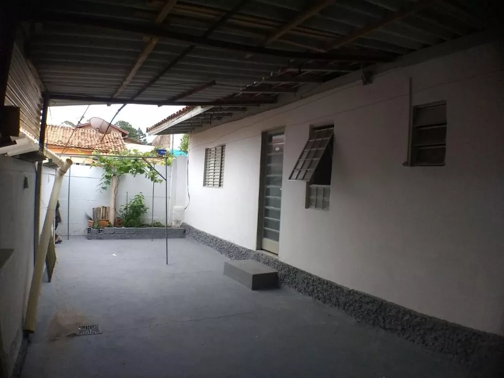 Casa para alugar com 4 quartos, 254m² - Foto 1