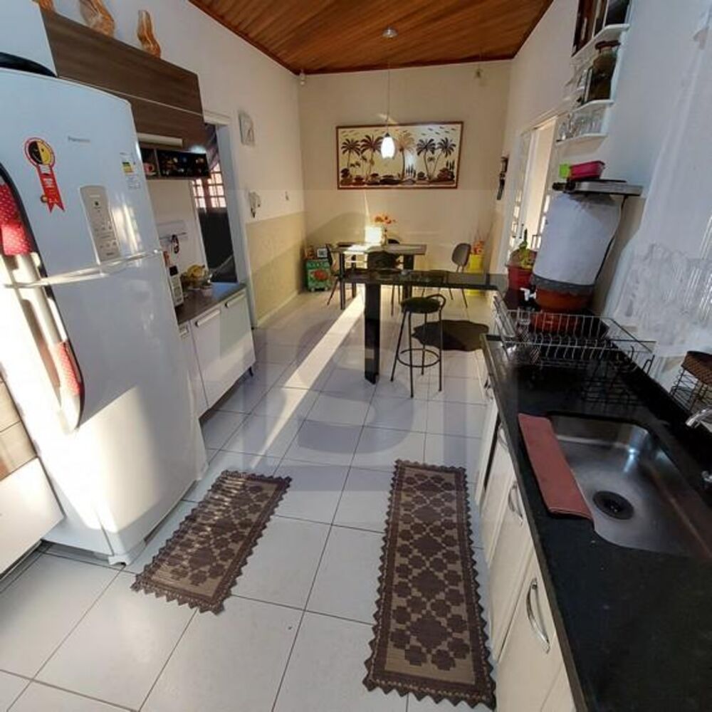 Casa à venda com 2 quartos, 120m² - Foto 1