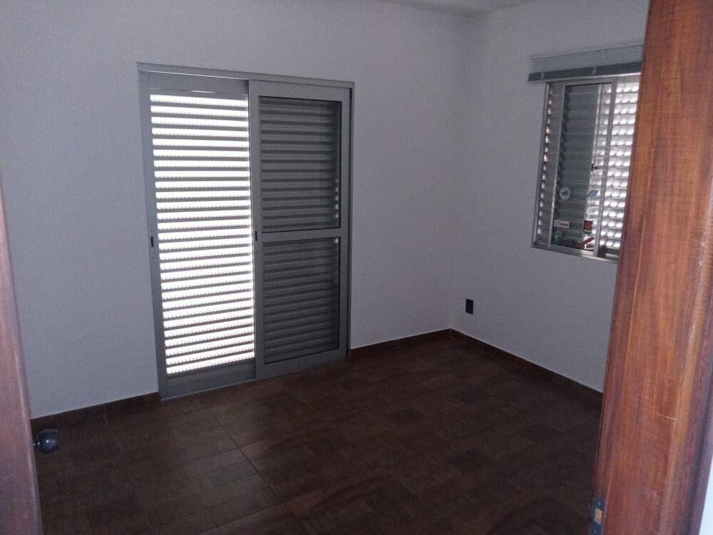 Sobrado à venda com 3 quartos, 180m² - Foto 2