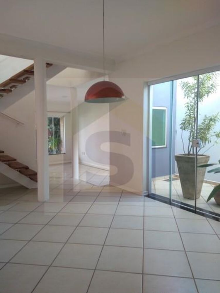 Casa, 3 quartos, 250 m² - Foto 2