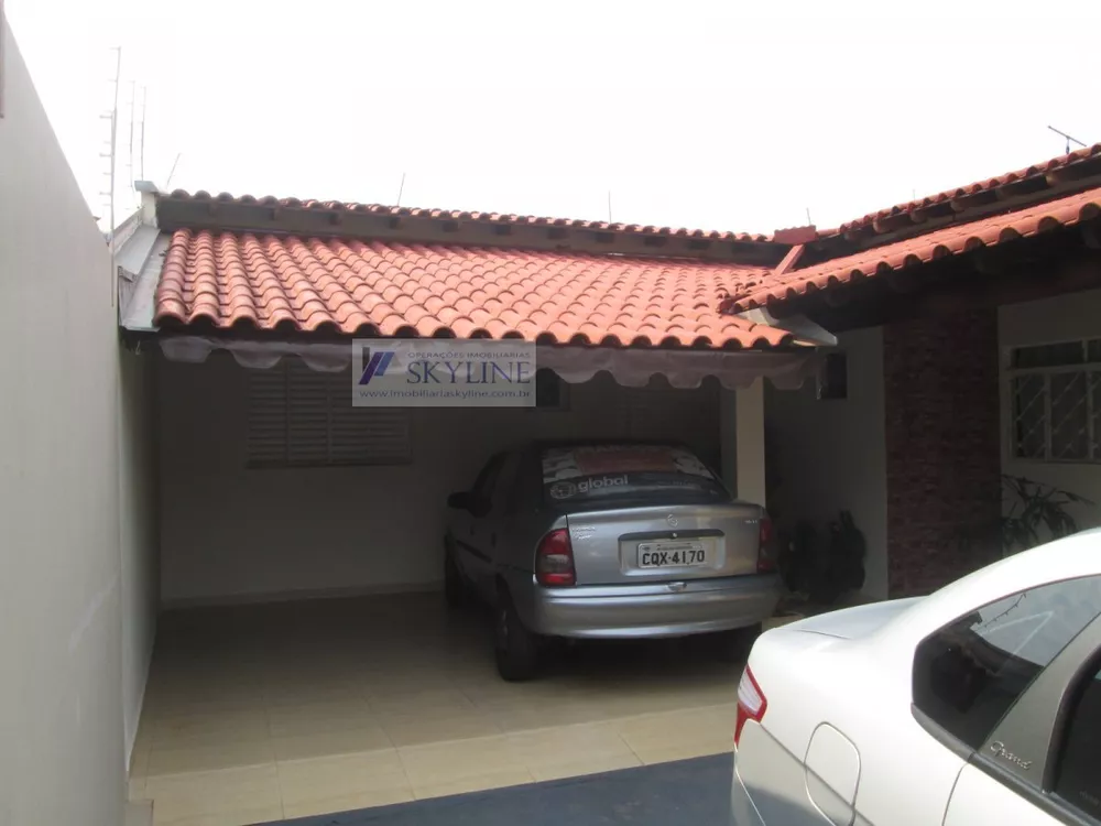 Casa à venda com 3 quartos, 200m² - Foto 1